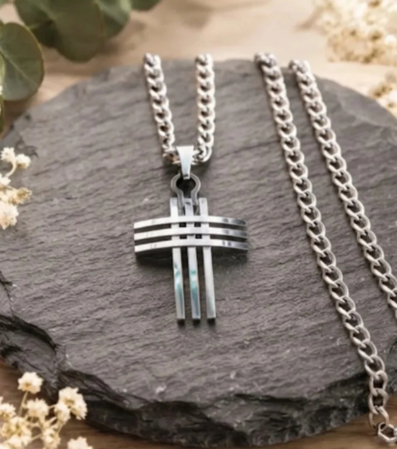 Colgante de acero diseño cruz